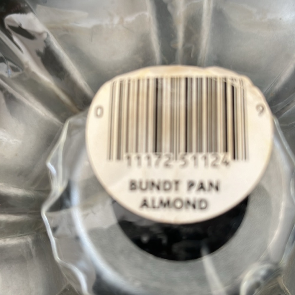 Bundt Cake Pan - Picture 4 of 8